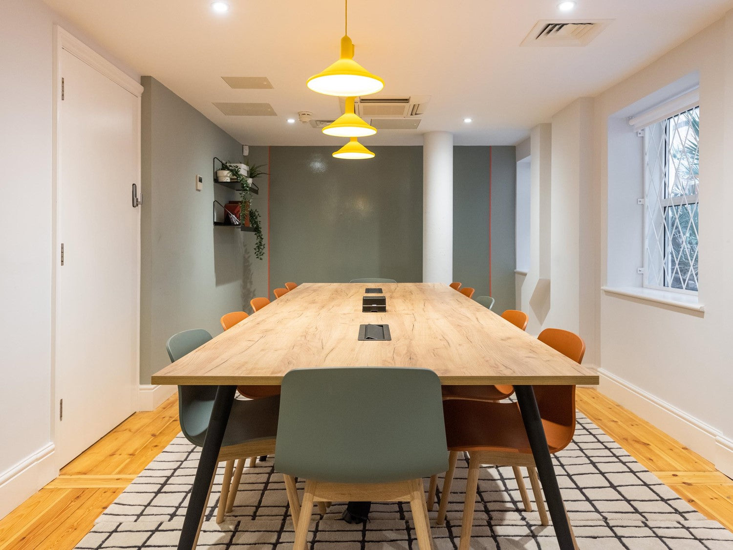 Air Meeting Table