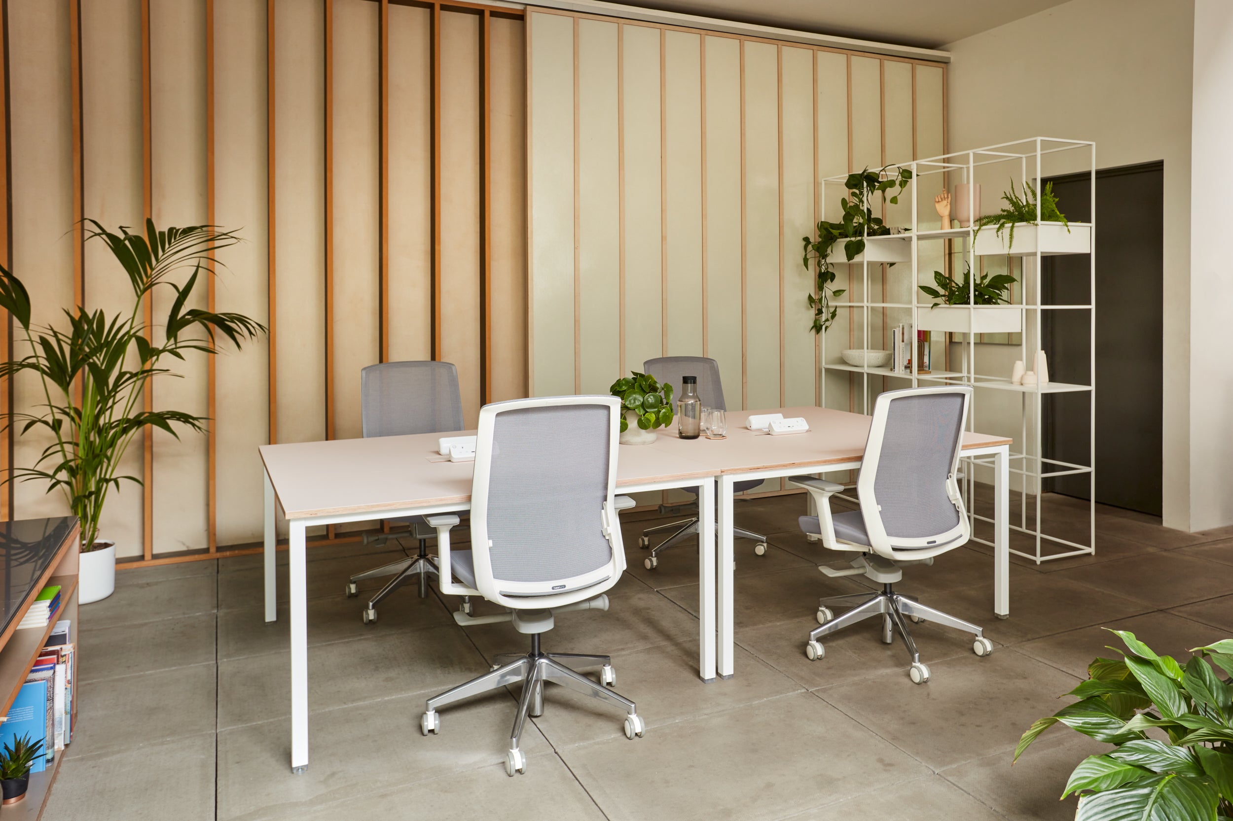Co.Stories Meeting Table