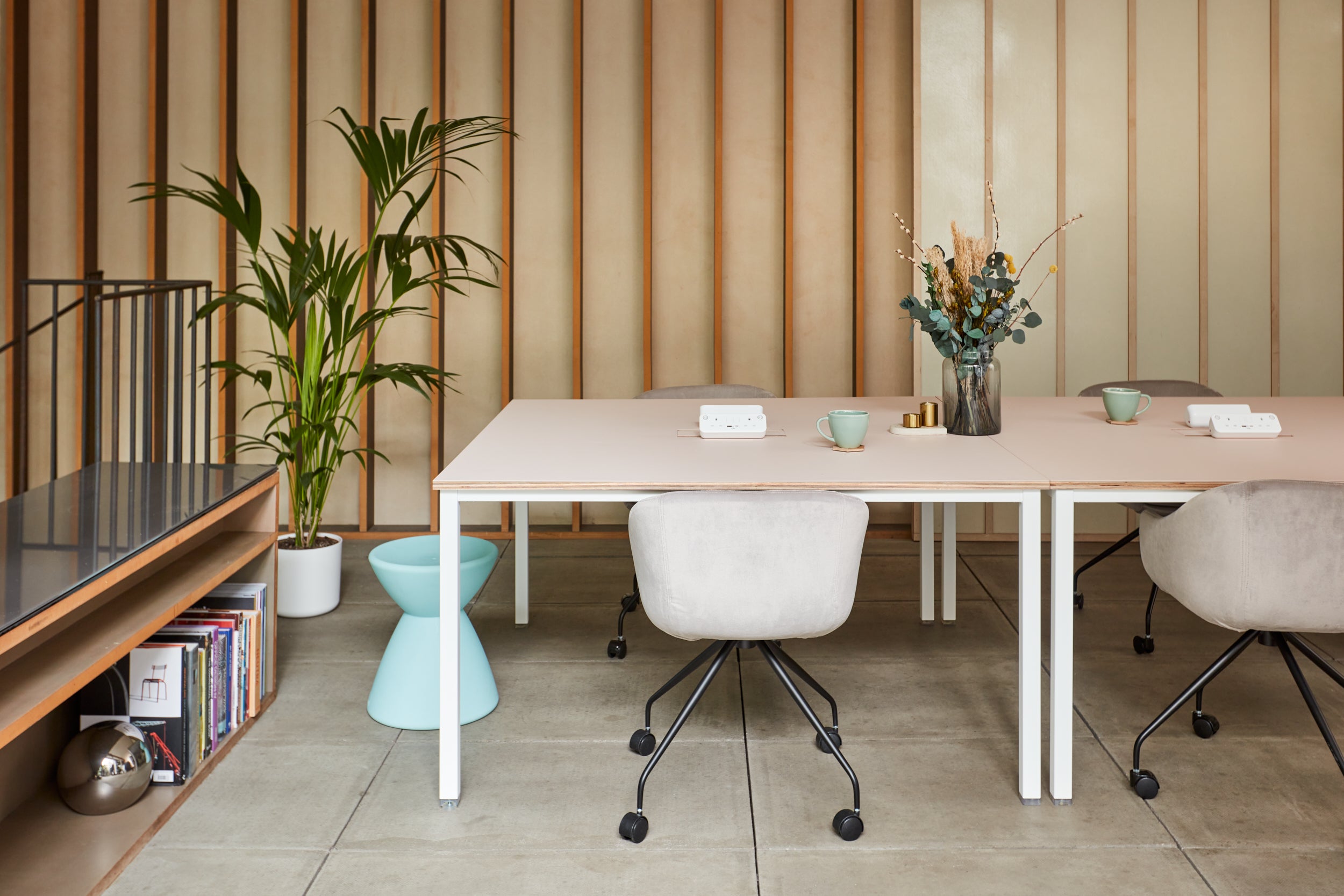 Co.Stories Meeting Table
